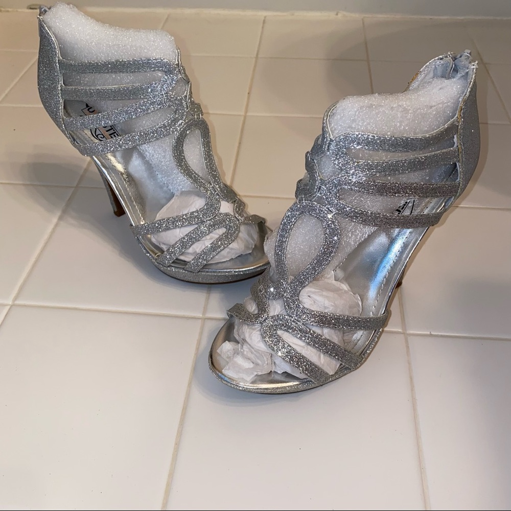 Strappy Silver Glitter Heels✨👠